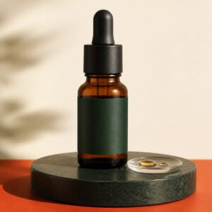 Braune 10-ml-Tropfflasche mit zwei goldenen Öltropfen